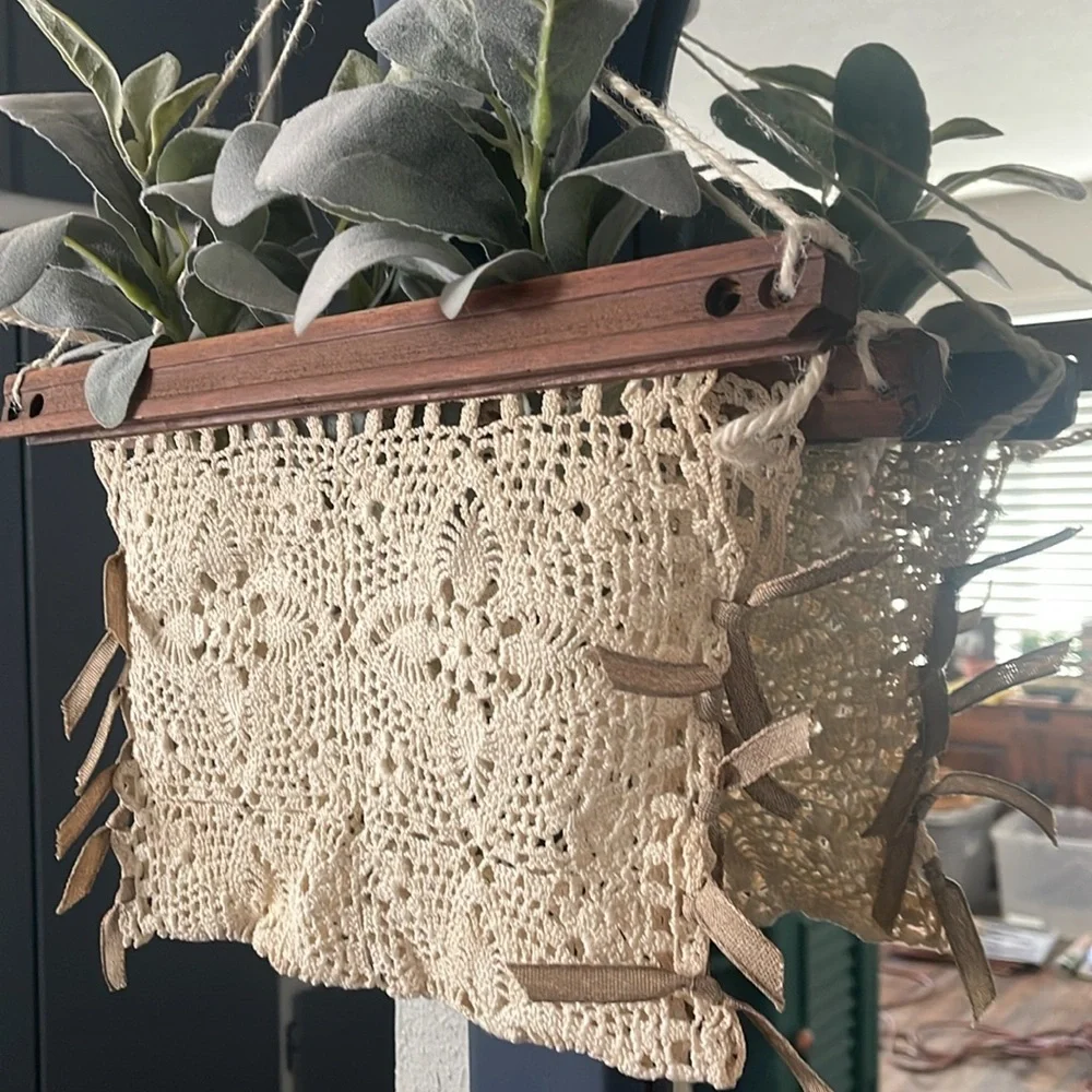 Homemade vintage doily hanging wall pocket - Picture 5 of 9